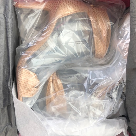 Vince Camuto lady’s high heels - Picture 5 of 8